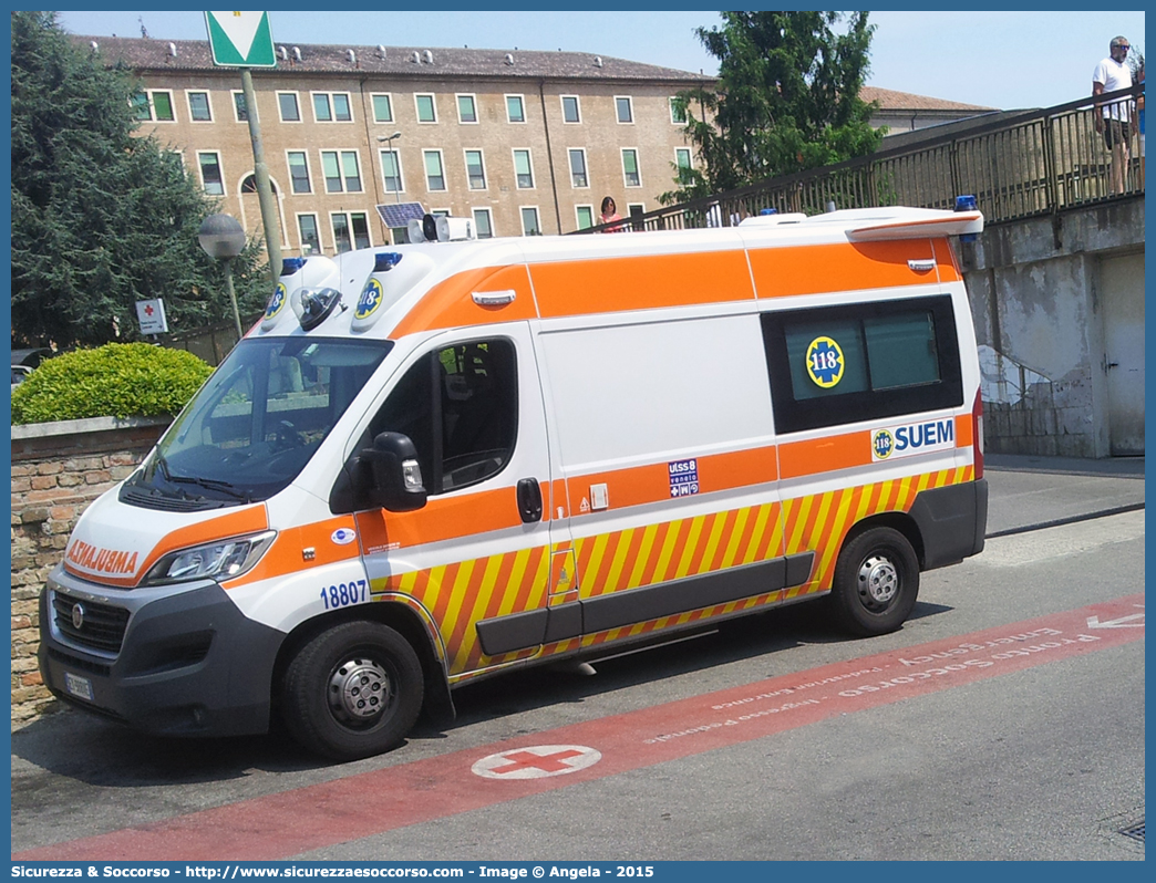 18807
SUEM 118 Treviso Emergenza
Azienda ULSS 2 - Marca Trevigiana
Fiat Ducato III serie restyling
Allestitore Orion S.r.l.
Parole chiave: 118;Treviso;Asolo;Emergenza;SUEM;S.U.E.M.;Ambulanza;Fiat;Ducato;X290;Orion