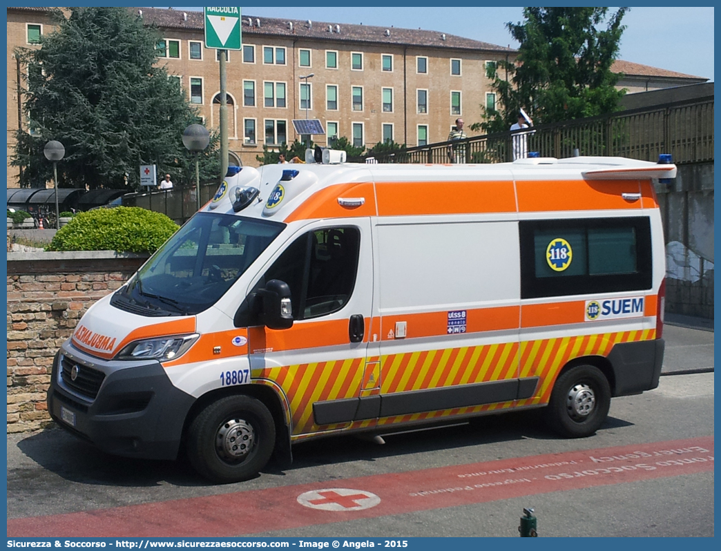 18807
SUEM 118 Treviso Emergenza
Azienda ULSS 2 - Marca Trevigiana
Fiat Ducato III serie restyling
Allestitore Orion S.r.l.
Parole chiave: 118;Treviso;Asolo;Emergenza;SUEM;S.U.E.M.;Ambulanza;Fiat;Ducato;X290;Orion