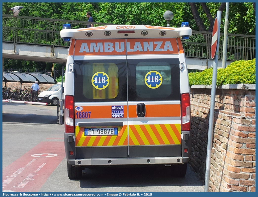 18807
SUEM 118 Treviso Emergenza
Azienda ULSS 2 - Marca Trevigiana
Fiat Ducato III serie restyling
Allestitore Orion S.r.l.
Parole chiave: 118;Treviso;Asolo;Emergenza;SUEM;S.U.E.M.;Ambulanza;Fiat;Ducato;X290;Orion