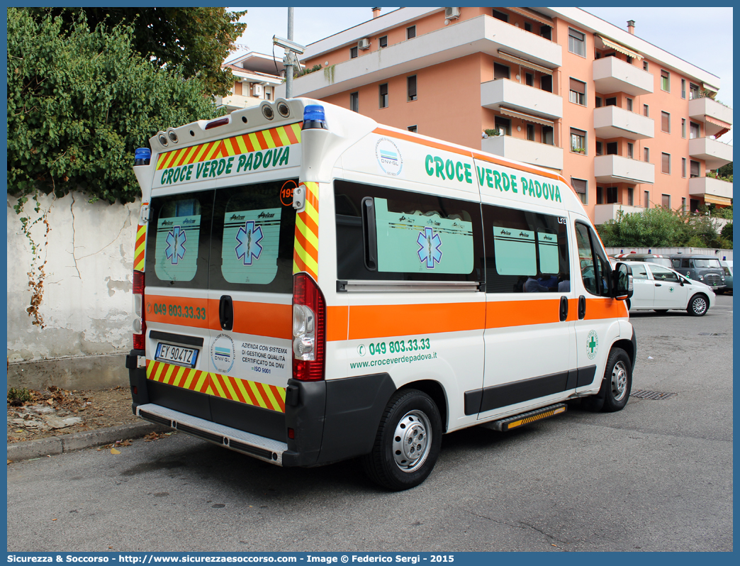 195
P.O. Croce Verde Padova
Peugeot Boxer III serie
Allestitore Aricar S.p.A.
Parole chiave: CV;C.V.;Croce;Verde;Padova;Peugeot;Boxer;Aricar;Ambulanza