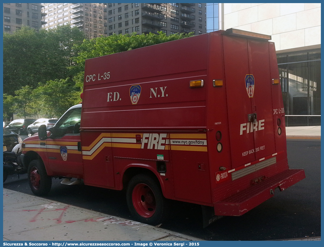 CPC L-35 - FM01224
United States of America
New York Fire Department
Ford F450
Chemical Protective Clothing Ladder 35
Conversion by Knapheide Manufacturing Company
Parole chiave: United;States;of;America;USA;U.S.A.;NYFD;N.Y.F.D.;New;York;Fire;Department;Ford;F450;Chemical;Protective;Clothing;Ladder;35;CPC;L-35;L35;Knapheide