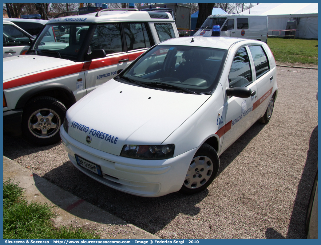 402
Regione Veneto
Servizio Forestale Regionale
Fiat Punto II serie
Antincendio
Parole chiave: Regione;Veneto;Servizio;Forestale;Regionale;Fiat;Punto