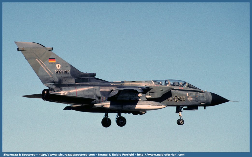 45+22
Bundesrepublik Deutschland
Deutsche Marineflieger
Panavia PA-200 Tornado IDS
Parole chiave: Repubblica;Federale;Germania;Bundesrepublik;Deutschland;Marineflieger;Panavia;PA-200;Tornado;IDS;PA;200