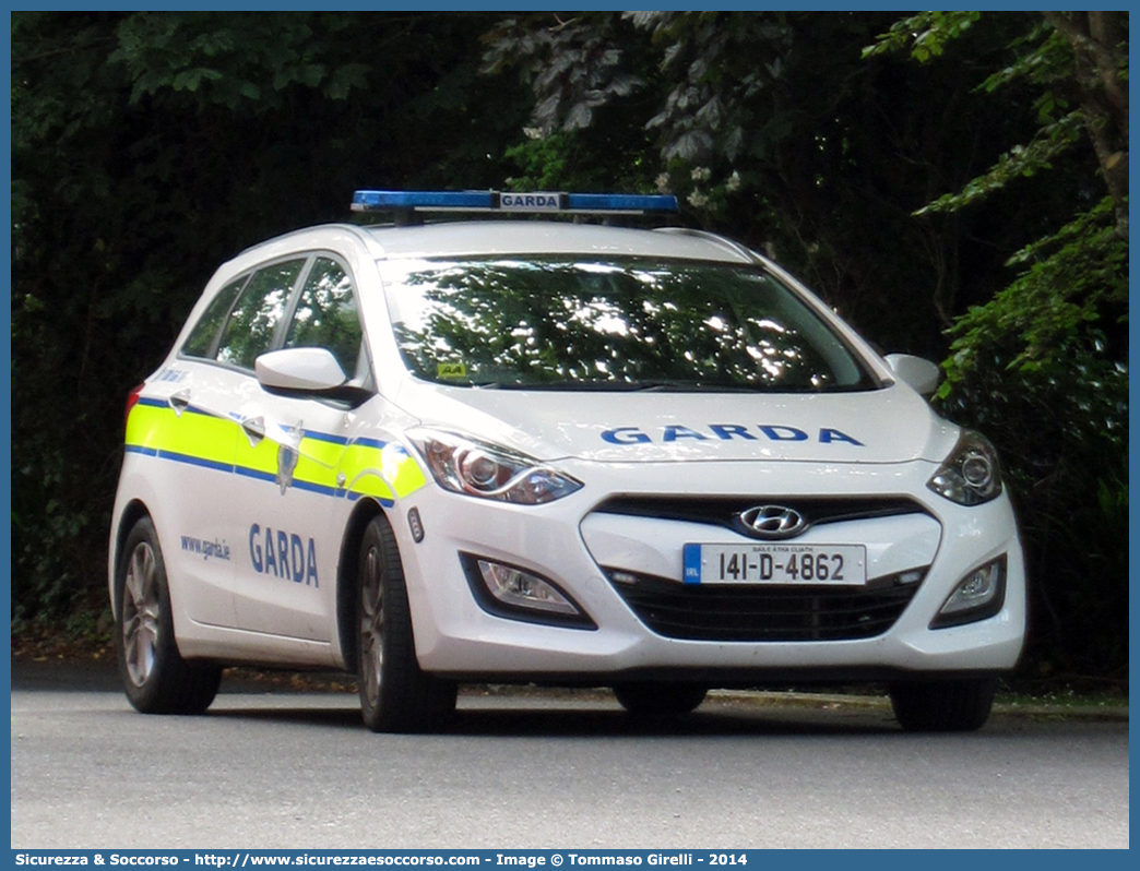 -
Republic of Ireland
Poblacht na Héireann
Garda Síochána na Héireann
Hyundai i30 Wagon
Parole chiave: Republic;Ireland;Poblacht;na Héireann;Garda;Síochána;Hyundai;i30