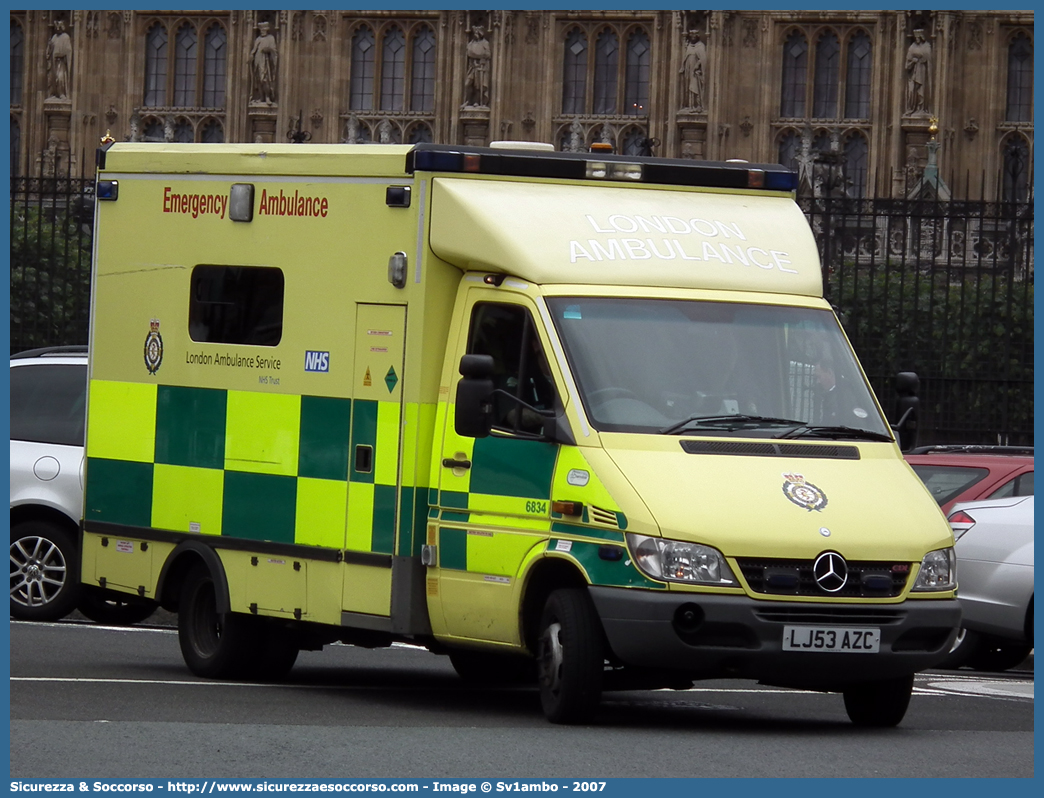 6834
United Kingdom of Great Britain and Northern Ireland
London Ambulance Service
Mercedes Benz Sprinter I generation facelift
Conversion by UV Modular
Parole chiave: United;Kingdom;Great;Britain;Northern;Ireland;London;Ambulance;Service;Mercedes Benz;Sprinter;UV;Modular