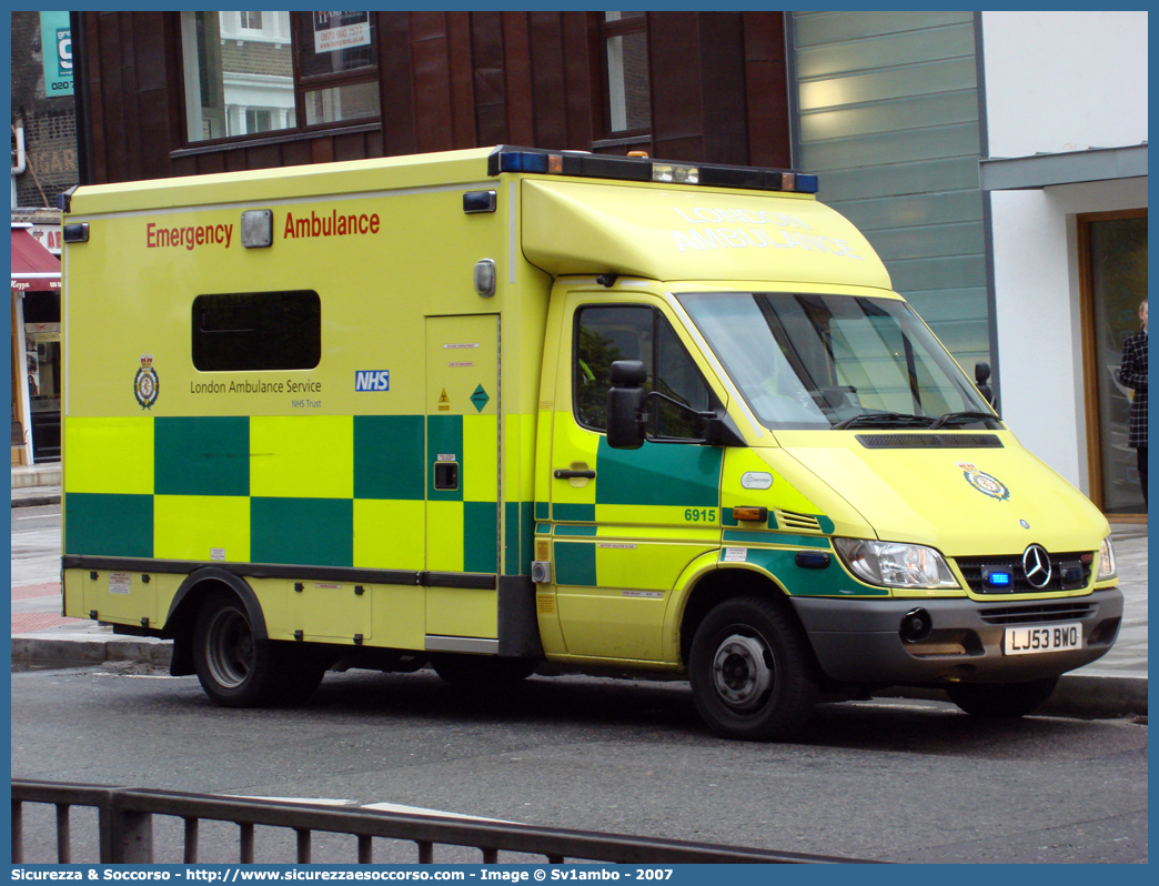 6915
United Kingdom of Great Britain and Northern Ireland
London Ambulance Service
Mercedes Benz Sprinter I generation facelift
Conversion by UV Modular
Parole chiave: United;Kingdom;Great;Britain;Northern;Ireland;London;Ambulance;Service;Mercedes Benz;Sprinter;UV;Modular