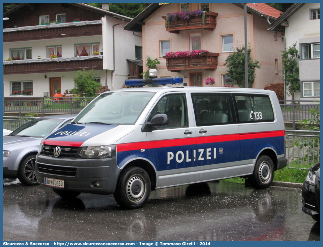 BP 70569
Republik Österreich
Polizei
Volkswagen Transporter T5 facelift
Parole chiave: Republik;Österreich;Polizei;Volkswagen;Transporter;T5