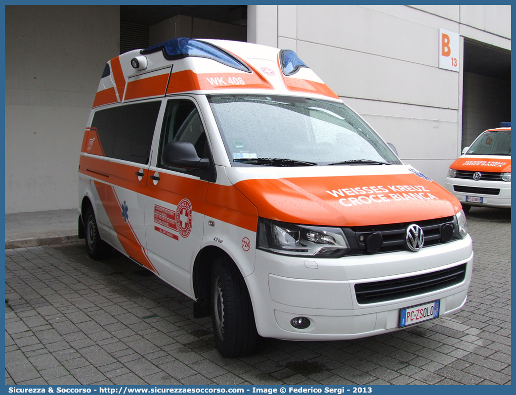 724 (WK 408)
Croce Bianca - Weisses Kreuz
Sezione Bolzano - Sektion Bozen
Volkswagen Transporter T5 restyling
Allestitore Ambulanz Mobile GmbH & Co. KG
Parole chiave: Croce Bianca;Weisses Kreuz;WK;Sezione;Bolzano;Sektion;Bozen;Volkswagen;Transporter;T5;Ambulanz;Mobil