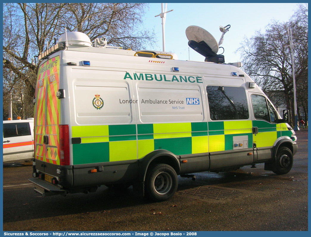 7318
United Kingdom of Great Britain and Northern Ireland
London Ambulance Service
Iveco Daily III generation
Incident Command Unit
Parole chiave: United;Kingdom;Great;Britain;Northern;Ireland;London;Ambulance;Service;Iveco;Daily;ICU;I.C.U.;Incident;Command;Unit