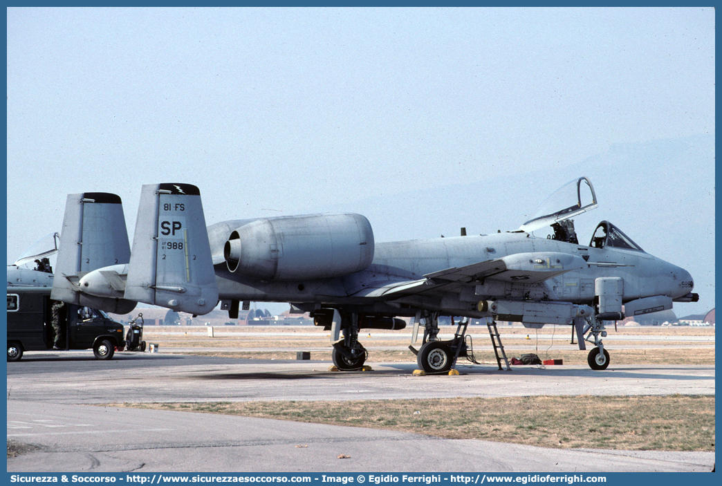 81-988
United States of America
United States Air Force
Fairchild-Republic A-10 Thunderbolt II
Parole chiave: USA;U.S.A.;United;States;America;Air;Force;USAF;U.S.A.F.;Fairchild;Republic;A-10;A10Thunderbolt