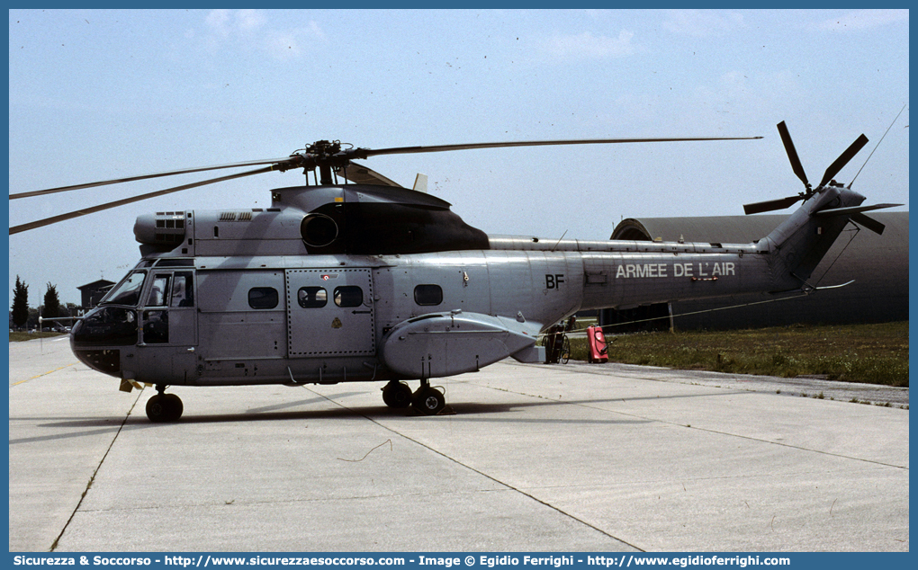 BF
République Française
Armée de l'air
Aérospatiale SA 330 Puma
Parole chiave: Repubblica;Francese;République;Française;Armée de l'air;Aérospatiale;SA;330;Puma;BF