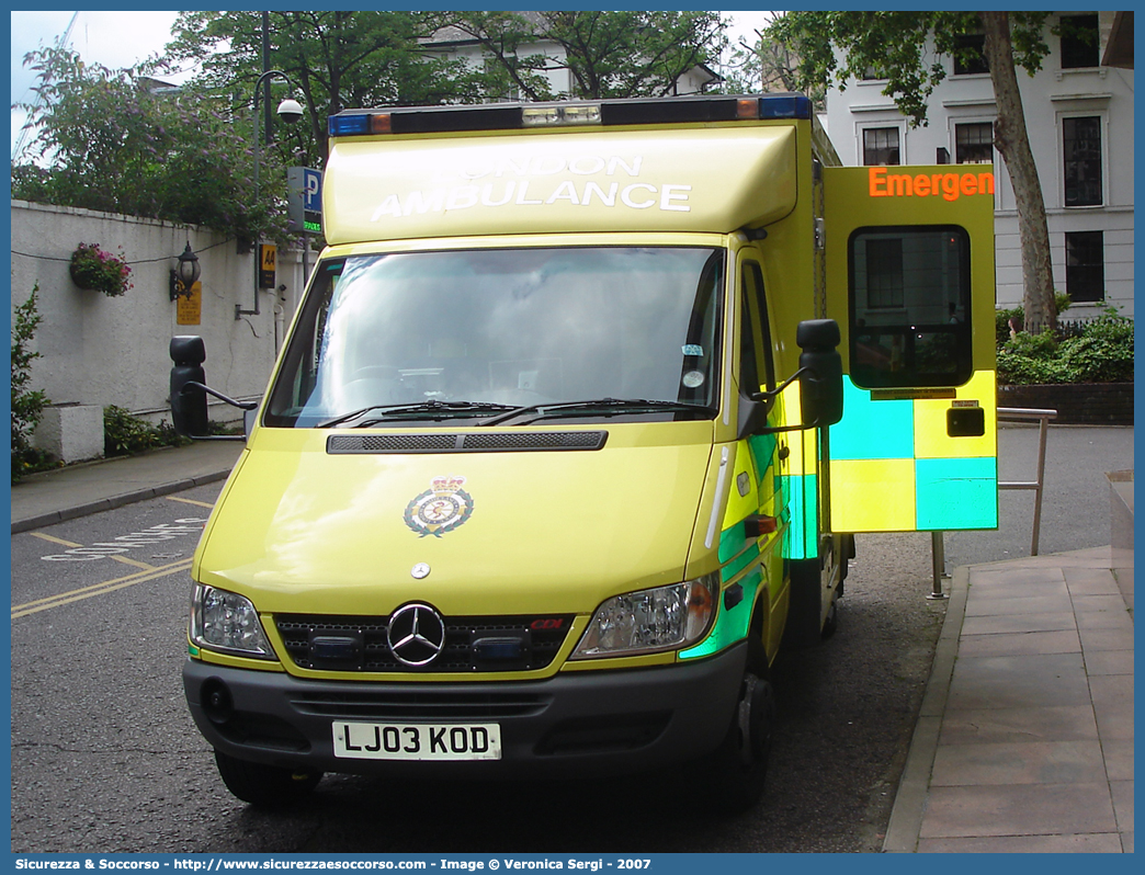 6788
United Kingdom of Great Britain and Northern Ireland
London Ambulance Service
Mercedes Benz Sprinter I generation facelift
Conversion by UV Modular
Parole chiave: United;Kingdom;Great;Britain;Northern;Ireland;London;Ambulance;Service;Mercedes Benz;Sprinter