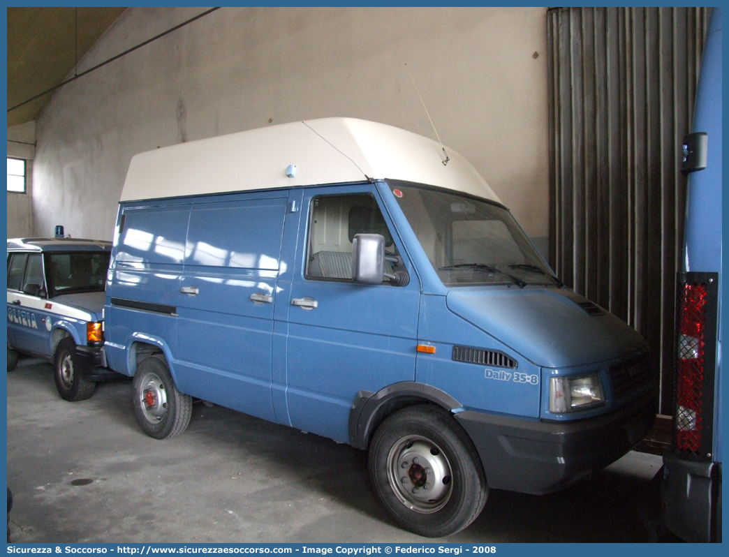 Polizia A1248
Polizia di Stato
Gruppo Sportivo "Fiamme Oro"
Iveco Daily 35-8 II serie
Parole chiave: PS;P.S.;Polizia di Stato;Gruppo Sportivo;Fiamme Oro;Iveco;Daily;35-8;35;8