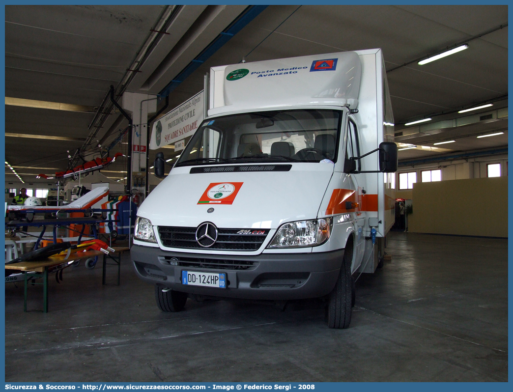 -
Associazione Nazionale Alpini
Squadra Sanitaria
Mercedes Benz Sprinter 416 I serie restyling
Posto Medico Avanzato
Parole chiave: ANA;A.N.A.;Associazione;Nazionale;Alpini;Squadra;Sanitaria;Mercedes;Benz;Sprinter;416;Posto;Medico;Avanzato;PMA;P.M.A.