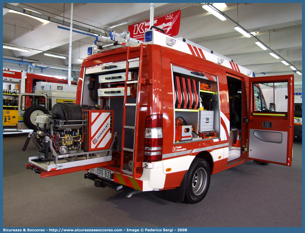 -
Vigili del Fuoco Volontari Foiana
Freiwillige Feuerwehr Völlan
Mercedes-Benz Sprinter II serie
Kofler Fahrzeugbau S.n.c.
Parole chiave: VF;VFV;V.F.;V.F.V.;Vigili;Fuoco;Volontari;Freiwillige;Feuerwehr;Foiana;Völlan;Mercedes;Benz;Sprinter;Kofler;Fahrzeugbau