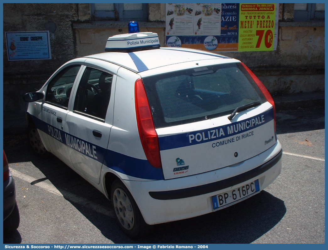 -
Polizia Municipale
Comune di Riace
Fiat Punto II serie
Parole chiave: Polizia;Locale;Municipale;Riace;Fiat;Punto