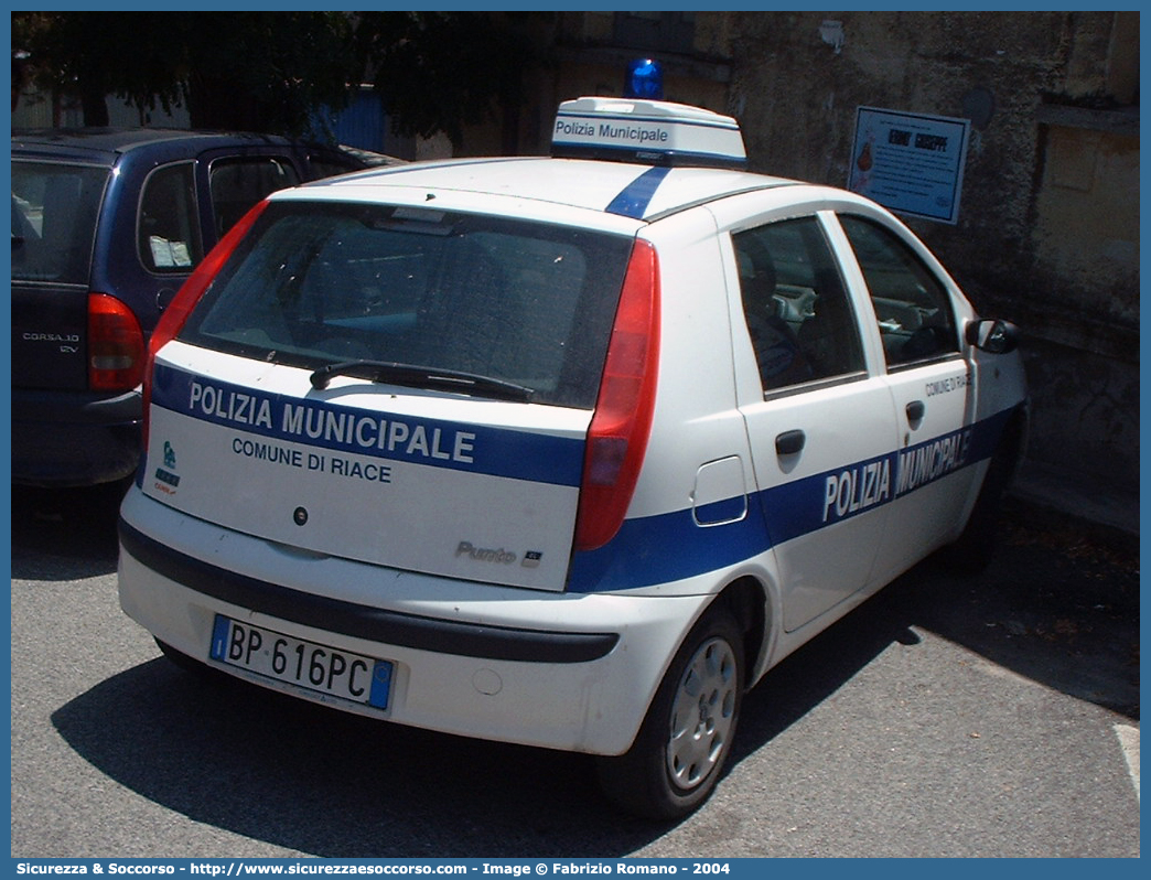 -
Polizia Municipale
Comune di Riace
Fiat Punto II serie
Parole chiave: Polizia;Locale;Municipale;Riace;Fiat;Punto