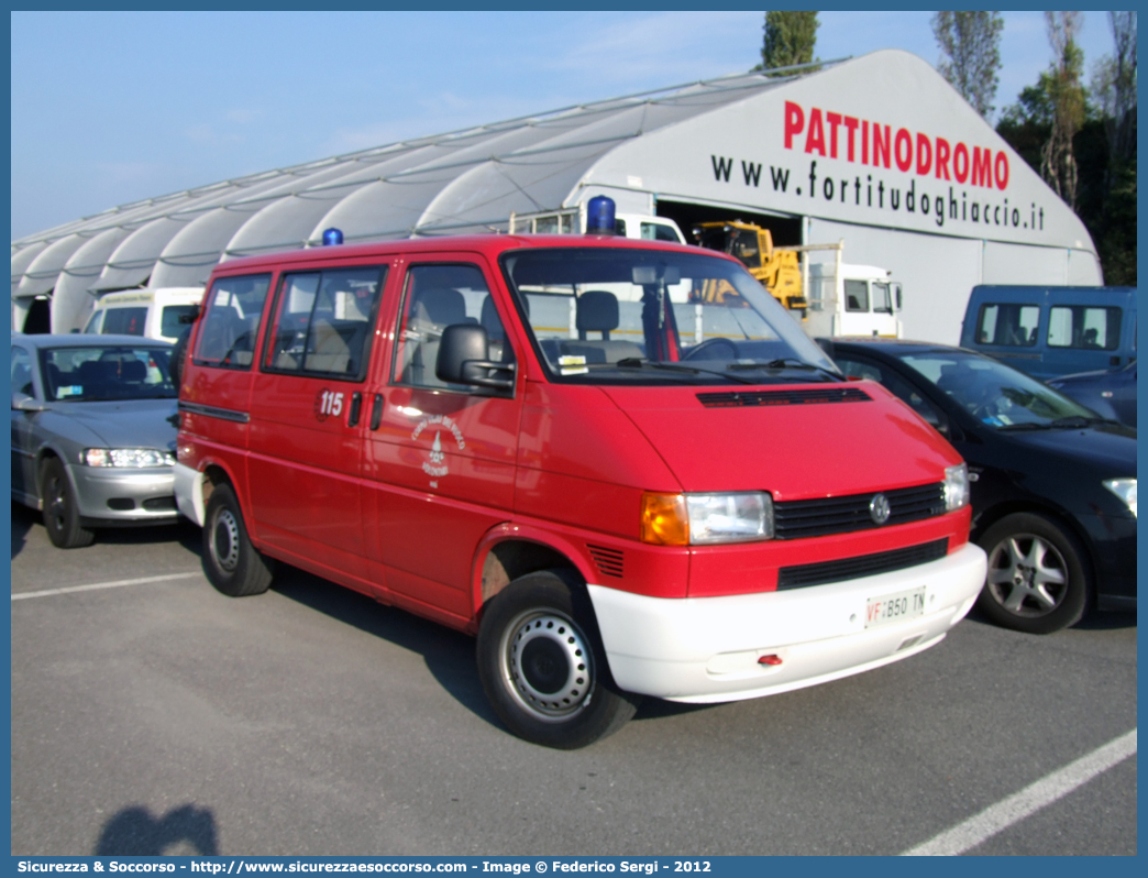 VF B50TN
Corpo Vigili del Fuoco Volontari Malè
Volkswagen Transporter T4
Parole chiave: VF;V.F.;Vigili;del;Fuoco;Corpo;Volontari;Malè;Volkswagen;Transporter;T4