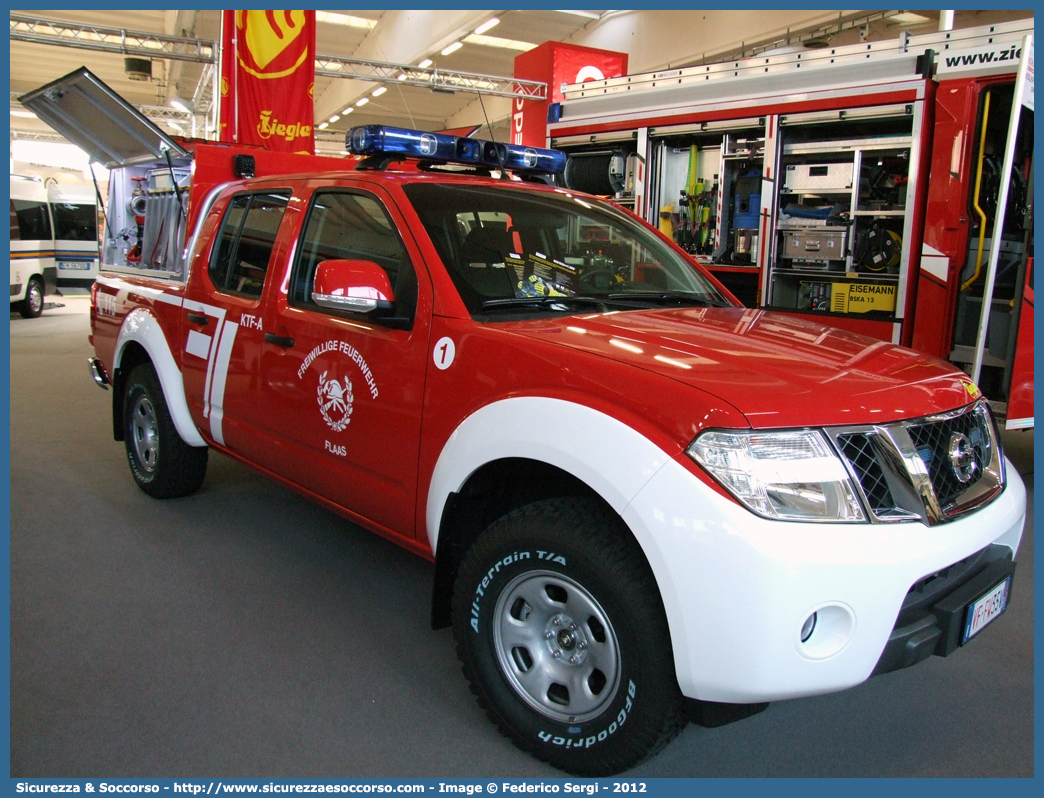 VF FW35V
Vigili del Fuoco Volontari Valas
Freiwillige Feuerwehr Flaas
Nissan Navara II serie
Allestitore Ziegler Italiana GmbH
Parole chiave: VF;VFV;V.F.;V.F.V.;Vigili;Fuoco;Volontari;Freiwillige;Feuerwehr;Valas;Flaas;Nissan;Navara;Ziegler