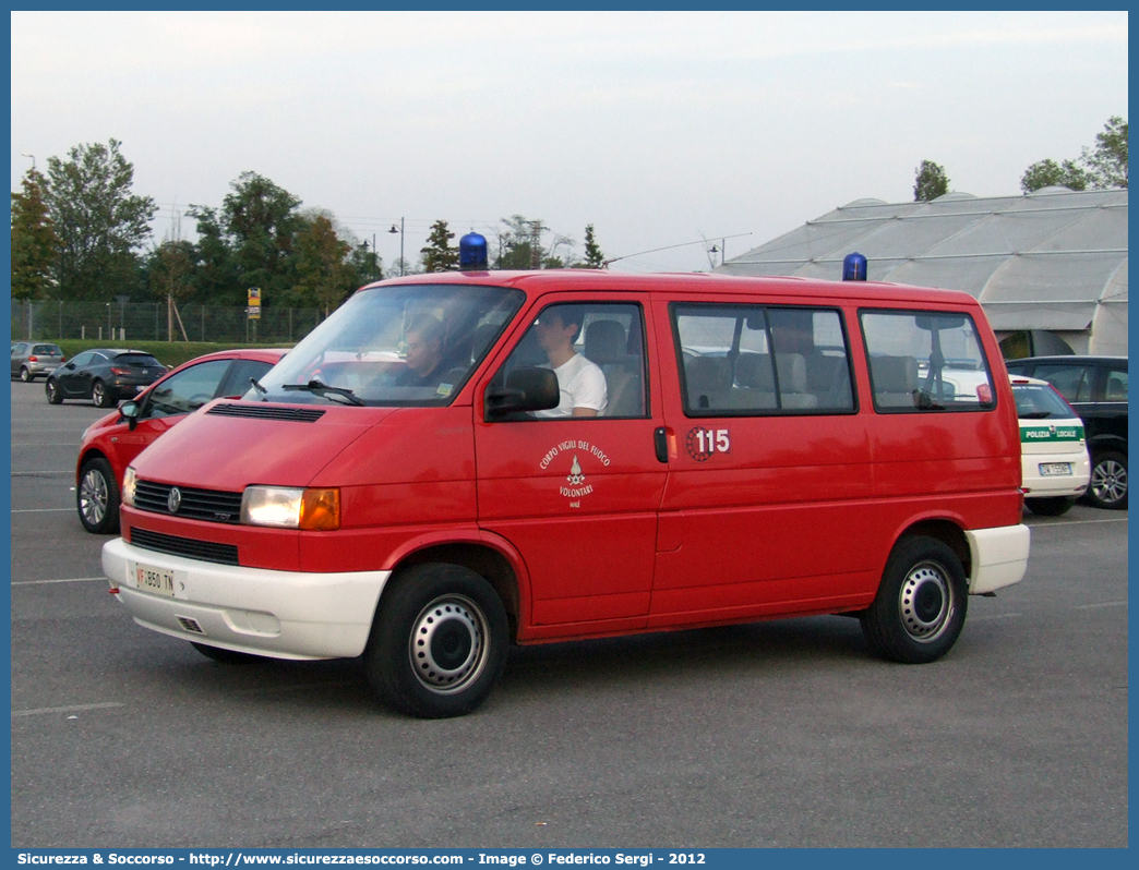 VF B50TN
Corpo Vigili del Fuoco Volontari Malè
Volkswagen Transporter T4
Parole chiave: VF;V.F.;Vigili;del;Fuoco;Corpo;Volontari;Malè;Volkswagen;Transporter;T4