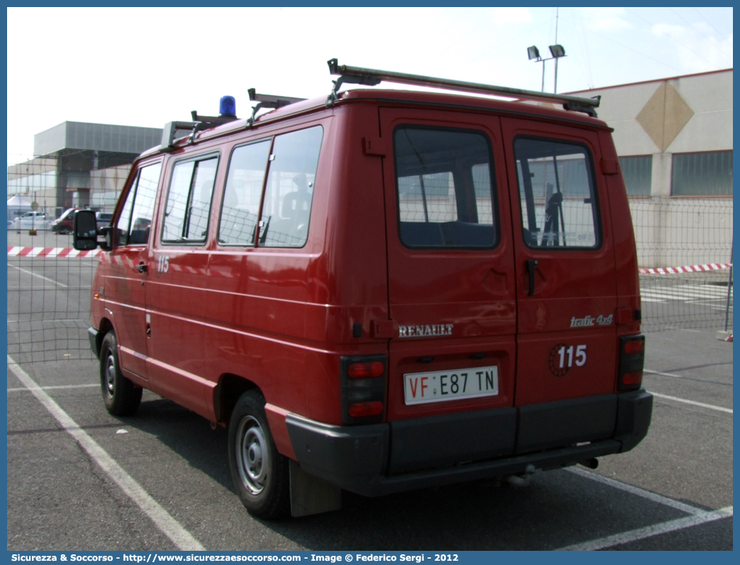 VF E87TN
Corpo Vigili del Fuoco Volontari Lasino
Renault Trafic II serie
Parole chiave: VF;V.F.;Vigili del Fuoco;Vigili;Fuoco;Corpo;Volontari;Lasino;Renault;Trafic