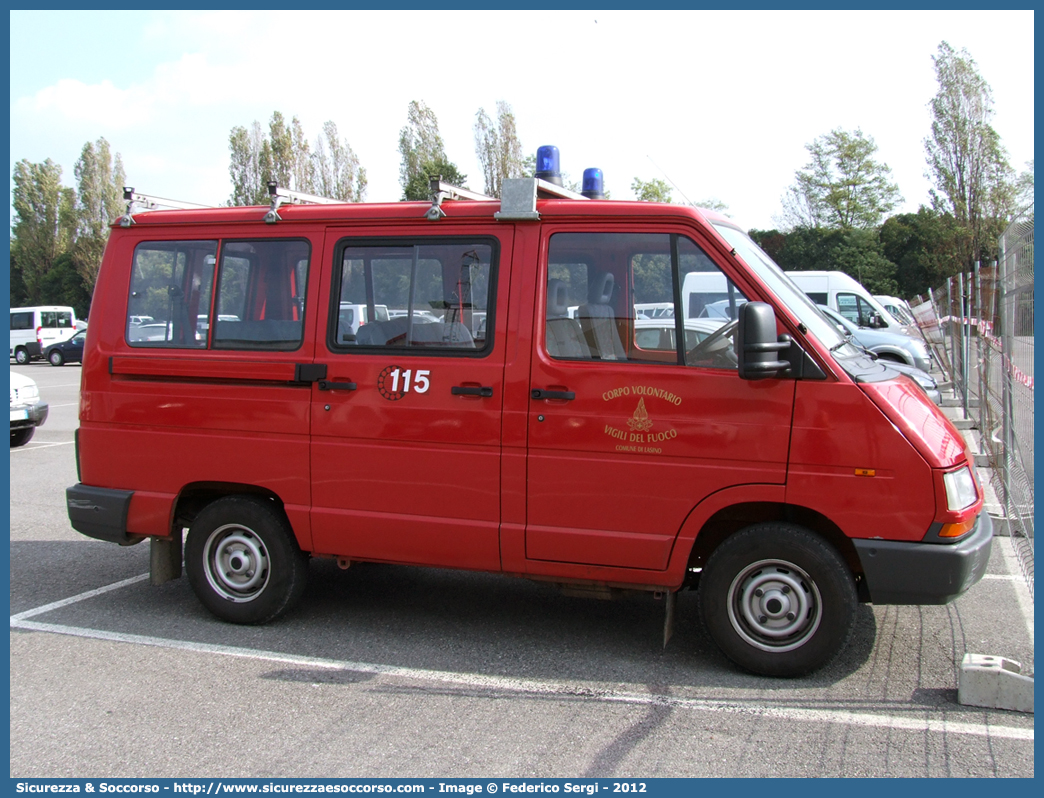 VF E87TN
Corpo Vigili del Fuoco Volontari Lasino
Renault Trafic II serie
Parole chiave: VF;V.F.;Vigili del Fuoco;Vigili;Fuoco;Corpo;Volontari;Lasino;Renault;Trafic