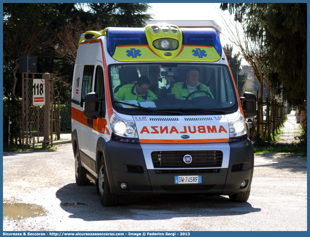 D29
118 Udine
Fiat Ducato III serie
Allestitore Aricar S.p.A.
Parole chiave: 118;Udine;Azienda;Ospedaliero;Ospedaliera;Universitaria;Santa;Maria;Misericordia;Ambulanza;Autoambulanza;Fiat;Ducato;X250;X 250;Aricar;D29;D 29;D.29