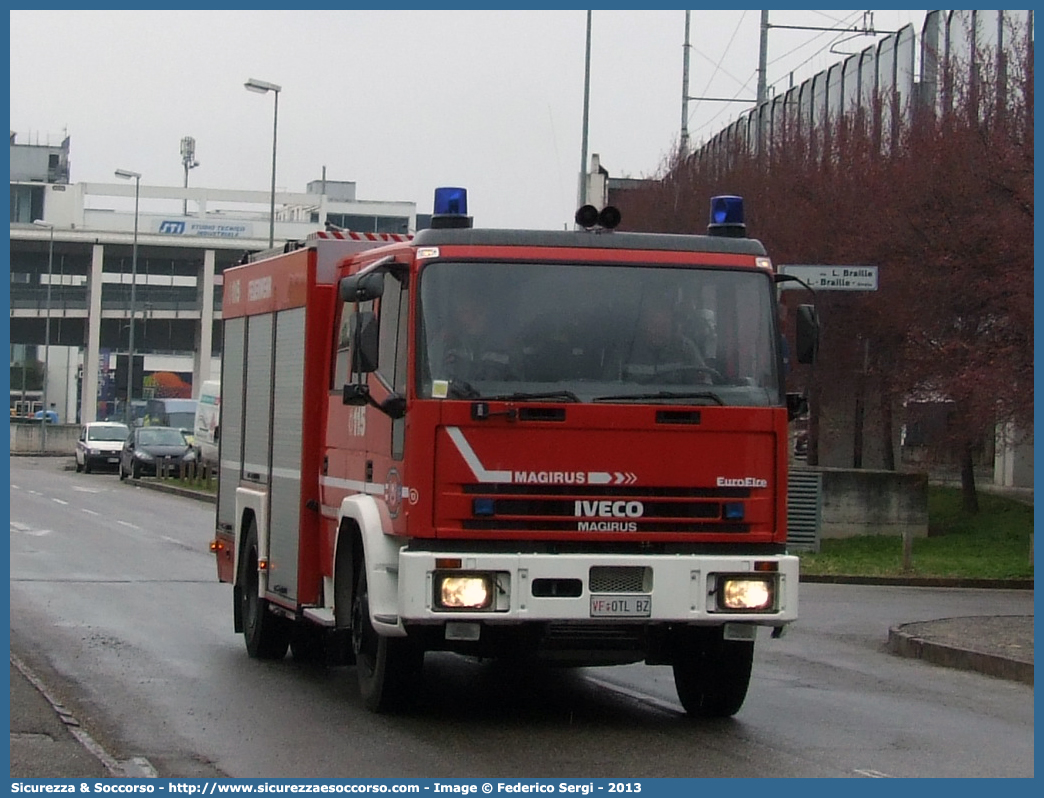 VF 0TL BZ
Corpo Permanente dei Vigili del Fuoco Bolzano
Berufsfeuerwehr Bozen
Iveco Magirus EuroFire 150E27 I serie
Parole chiave: VF;VFV;V.F.;V.F.V.;Vigili;Fuoco;Corpo;Permanente;Berufsfeuerwehr;Bolzano;Bozen;APS;A.P.S.;Autopompa;Autopompaserbatoio;Iveco;Magirus;EuroFire;150E27