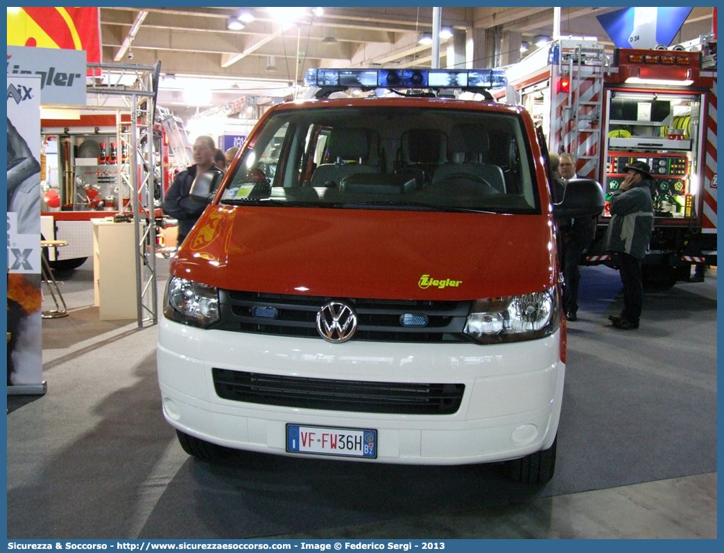 VF FW36H
Vigili del Fuoco Volontari Carezza
Freiwillige Feuerwehr Karersee
Volkswagen Transporter T5 restyling
Allestitore Ziegler Italiana GmbH
Parole chiave: VF;VFV;V.F.;V.F.V.;Vigili;Fuoco;Volontari;Freiwillige;Feuerwehr;Carezza;Karersee;Volkswagen;Transporter;T5;Ziegler