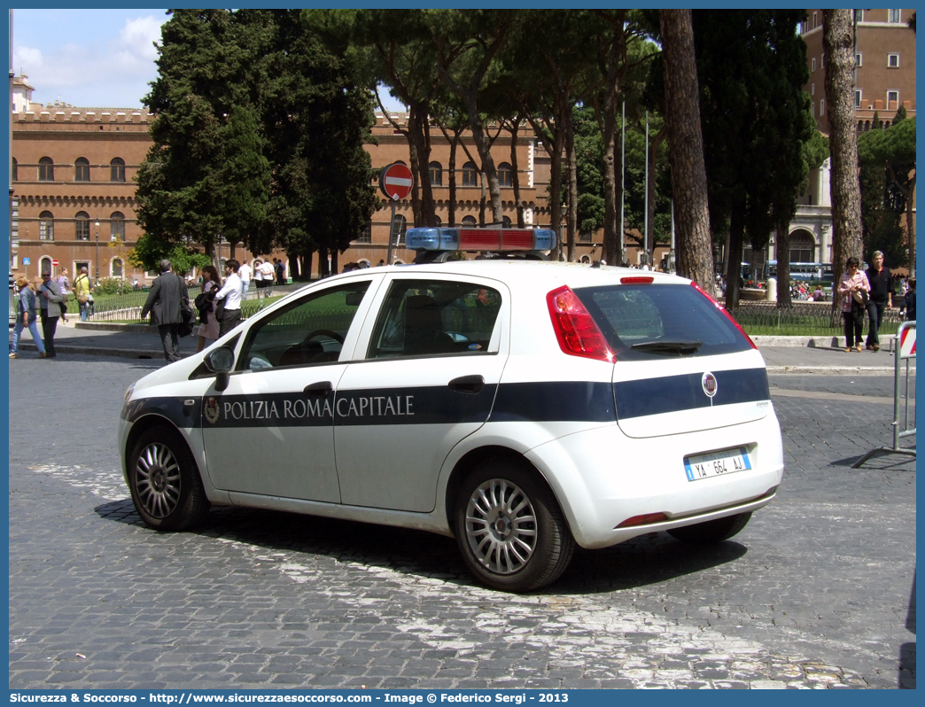 Polizia Locale YA664AJ
Polizia di Roma Capitale
Fiat Grande Punto
Allestitore Bertazzoni S.r.l.
Parole chiave: Polizia Municipale;Polizia Locale;Roma;Roma Capitale;Fiat;Grande Punto;Bertazzoni;YA664AJ;YA 664 AJ