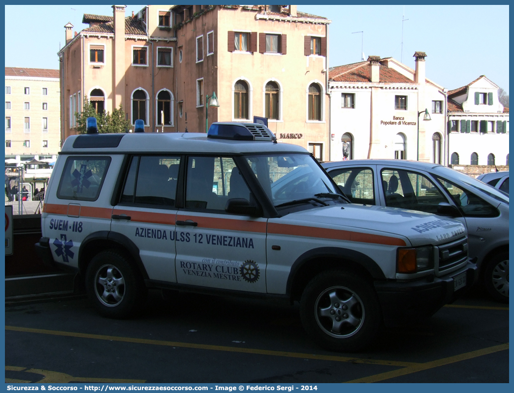 ALFA 20
SUEM 118 Venezia Mestre
Azienda ULSS 3 - Serenissima
Mestre
Land Rover Discovery II serie
(variante)
Parole chiave: 118;SUEM;S.U.E.M.;Venezia;Mestre;Emergenza;Automedica;Land Rover;Discovery