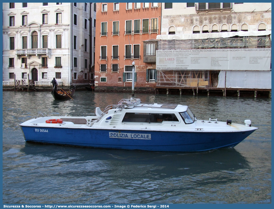 B16
Polizia Locale
Comune di Venezia
Parole chiave: PL;P.L.;PM;P.M.;Polizia;Locale;Municipale;Venezia;Imbarcazione