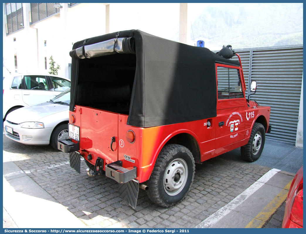 VF 1C8 BZ
Vigili del Fuoco Volontari Bolzano
Freiwillige Feuerwehr Bozen
Fiat Nuova Campagnola
Parole chiave: VF;VFV;V.F.;V.F.V.;Vigili;Fuoco;Volontari;Freiwillige;Feuerwehr;Bolzano;Bozen;Fiat;Campagnola;AR76