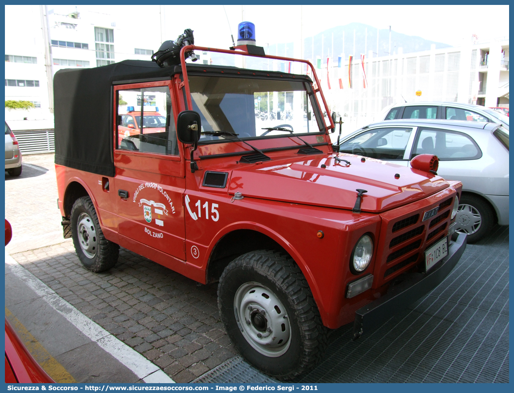 VF 1C8 BZ
Vigili del Fuoco Volontari Bolzano
Freiwillige Feuerwehr Bozen
Fiat Nuova Campagnola
Parole chiave: VF;VFV;V.F.;V.F.V.;Vigili;Fuoco;Volontari;Freiwillige;Feuerwehr;Bolzano;Bozen;Fiat;Campagnola;AR76