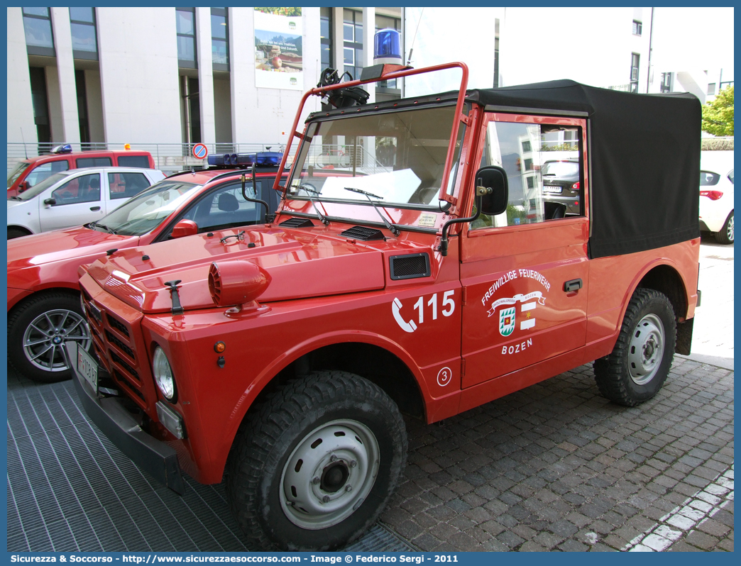 VF 1C8 BZ
Vigili del Fuoco Volontari Bolzano
Freiwillige Feuerwehr Bozen
Fiat Nuova Campagnola
Parole chiave: VF;VFV;V.F.;V.F.V.;Vigili;Fuoco;Volontari;Freiwillige;Feuerwehr;Bolzano;Bozen;Fiat;Campagnola;AR76