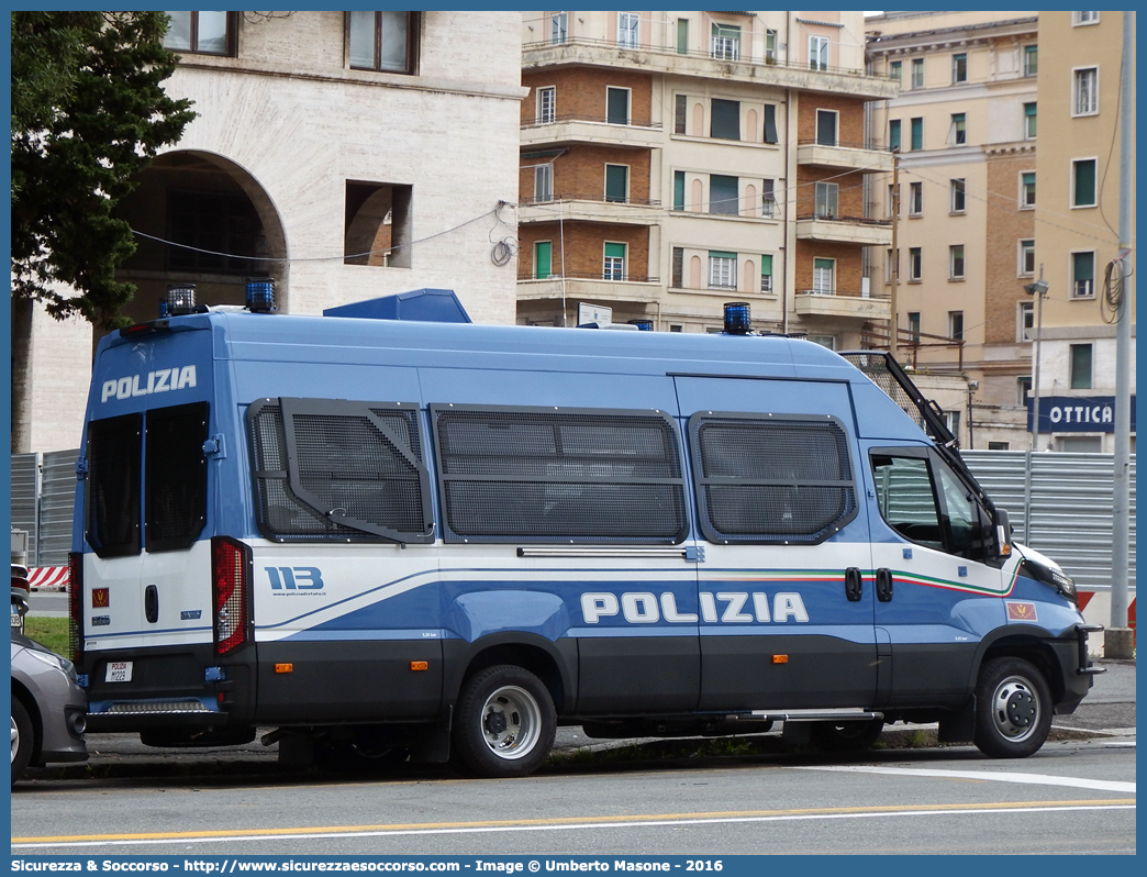 Polizia M1229
Polizia di Stato
Reparto Mobile
Iveco Daily 50C17 VI serie
Allestitore Sperotto S.p.A.
Parole chiave: PS;P.S.;Polizia;di;Stato;Reparto;Mobile;Iveco;Daily;50C17;Sperotto