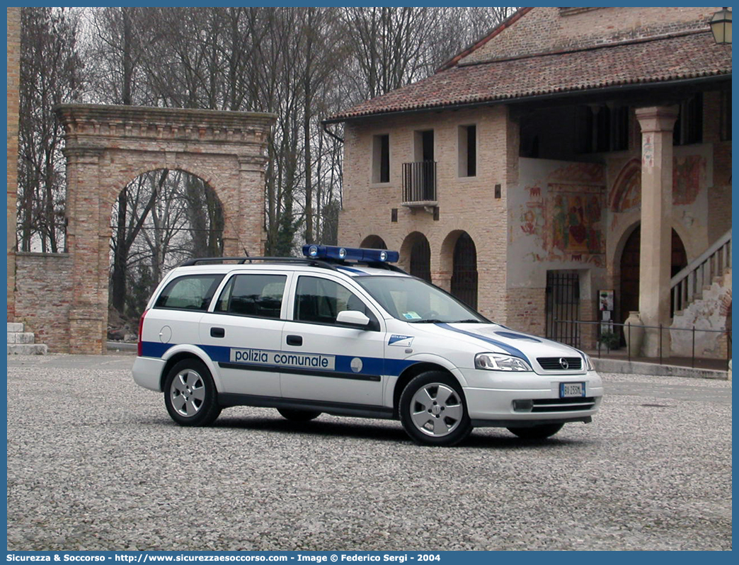 -
Polizia Comunale
Comune di Sesto al Reghena
Opel Astra Station Wagon IV serie
Parole chiave: Polizia;Locale;Comunale;Municipale;Sesto;Reghena;Opel;Astra;Station;Wagon