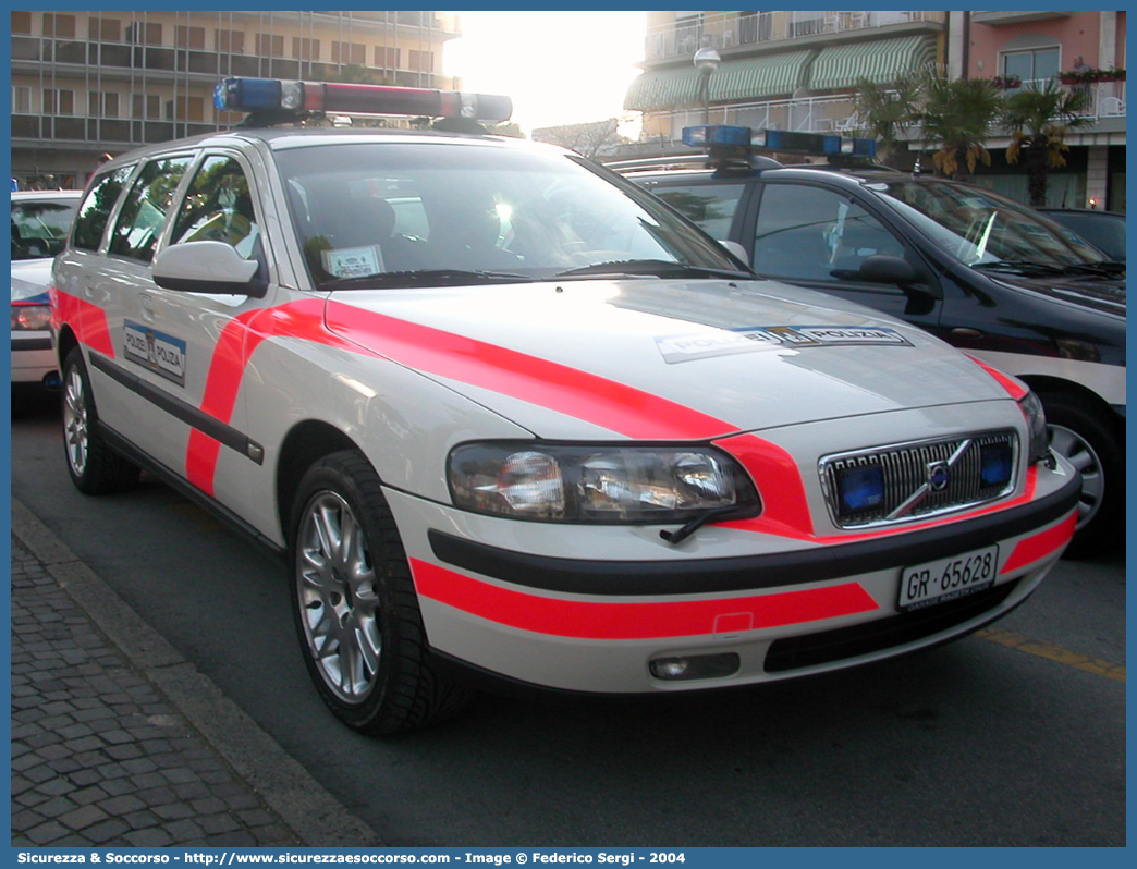 -
Confederazione Svizzera
Polizia Cantonale dei Grigioni
Volvo V70 Station Wagon II generation
Parole chiave: Confederazione;Svizzera;Polizia;Cantonale;Grigioni;Volvo;V70