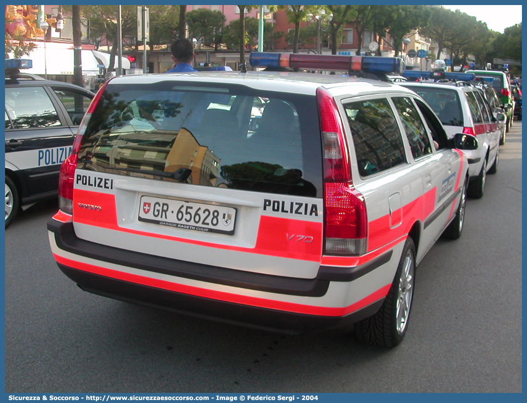 -
Confederazione Svizzera
Polizia Cantonale dei Grigioni
Volvo V70 Station Wagon II generation
Parole chiave: Confederazione;Svizzera;Polizia;Cantonale;Grigioni;Volvo;V70