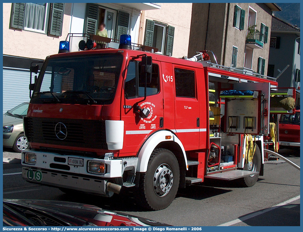 VF 05N BZ
Vigili del Fuoco Volontari Laives
Freiwillige Feuerwehr Leifers
Mercedes-Benz 1935
Allestitore Rosenbauer International AG.
Parole chiave: VF;VFV;V.F.;V.F.V.;Vigili;Fuoco;Volontari;Freiwillige;Feuerwehr;Laives;Leifers;Mercedes;Benz;1935