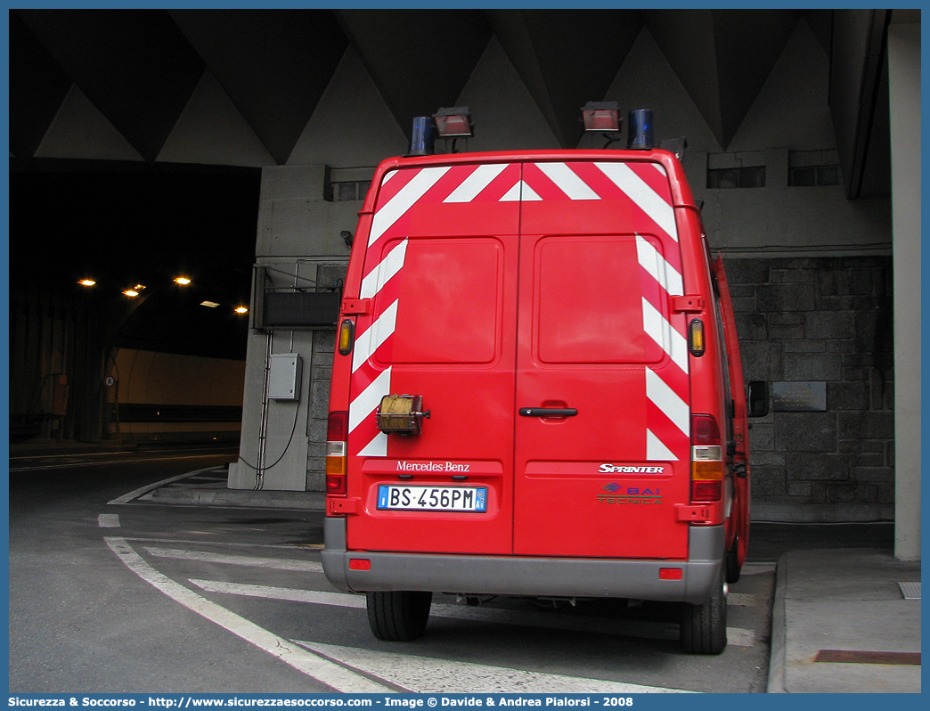 -
G.E.I.E. - T.M.B.
Mercedes Benz Sprinter I serie restyling
Allestitore BAI S.r.l.
Parole chiave: G.E.I.E.;GEIE;T.M.B.;TMB;Tunnel;Traforo;Monte;Bianco;Mont;Blanc;Mercedes;Benz;Sprinter;BAI