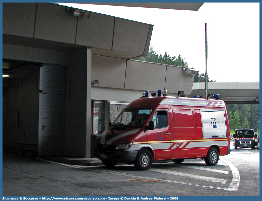 -
G.E.I.E. - T.M.B.
Mercedes Benz Sprinter I serie restyling
Allestitore BAI S.r.l.
Parole chiave: G.E.I.E.;GEIE;T.M.B.;TMB;Tunnel;Traforo;Monte;Bianco;Mont;Blanc;Mercedes;Benz;Sprinter;BAI