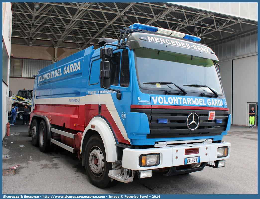 23
Volontari del Garda
Mercedes Benz 3538
Parole chiave: Volontari;Garda;Protezione;Civile;Mercedes Benz;3538