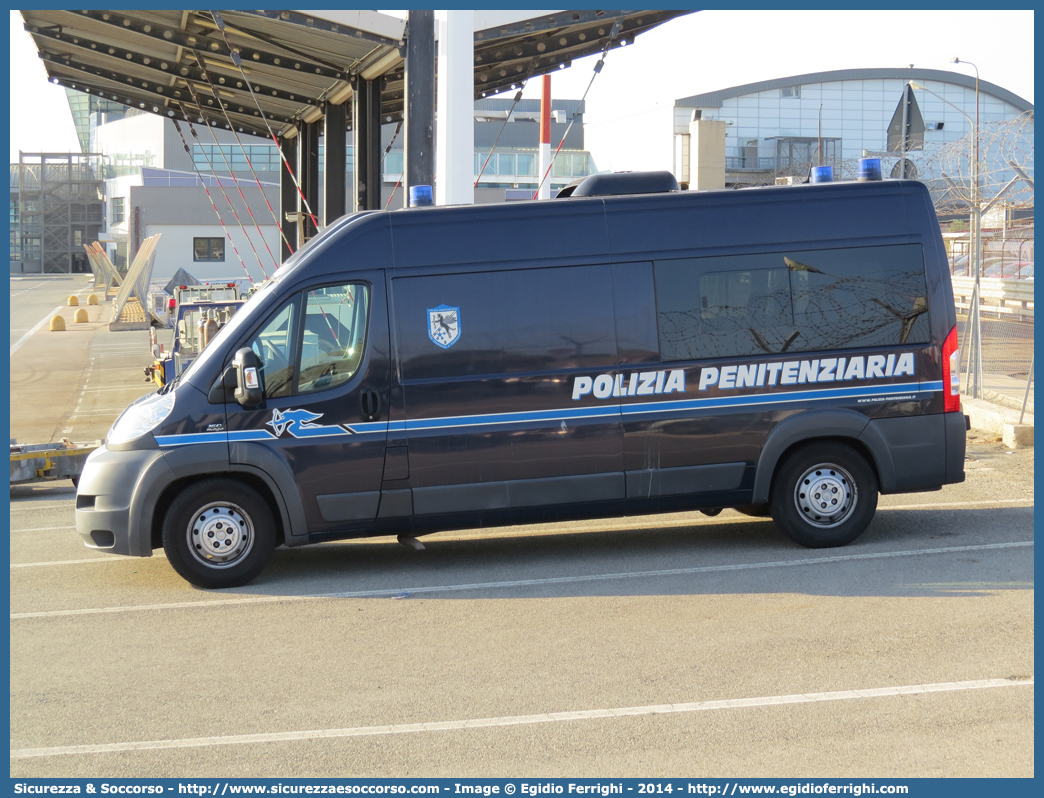 Polizia Penitenziaria 143AF
Polizia Penitenziaria
Fiat Ducato III serie serie
Allestitore Mussa & Graziano S.r.l.
Parole chiave: PolPen;Pol.Pen.;AdiC;A.diC.;Agenti;di;Custodia;Polizia;Penitenziaria;Fiat;Ducato;X250;Mussa & Graziano