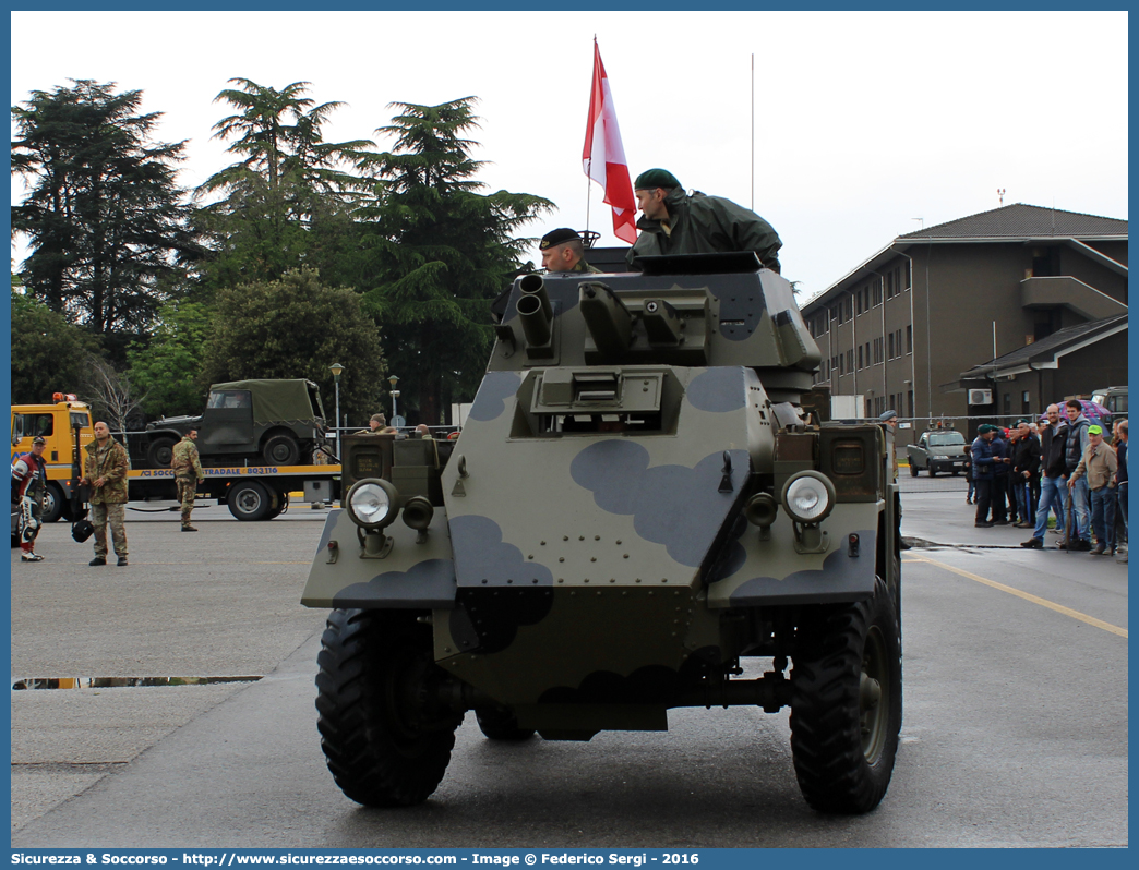 C.F. 60022
Canadian Army
Armée Canadienne
General Motors Fox Armoured Car CMP
Parole chiave: Canadian;Army;Armée;Canadienne;General;Motors;Fox;Armoured;Car;CMP