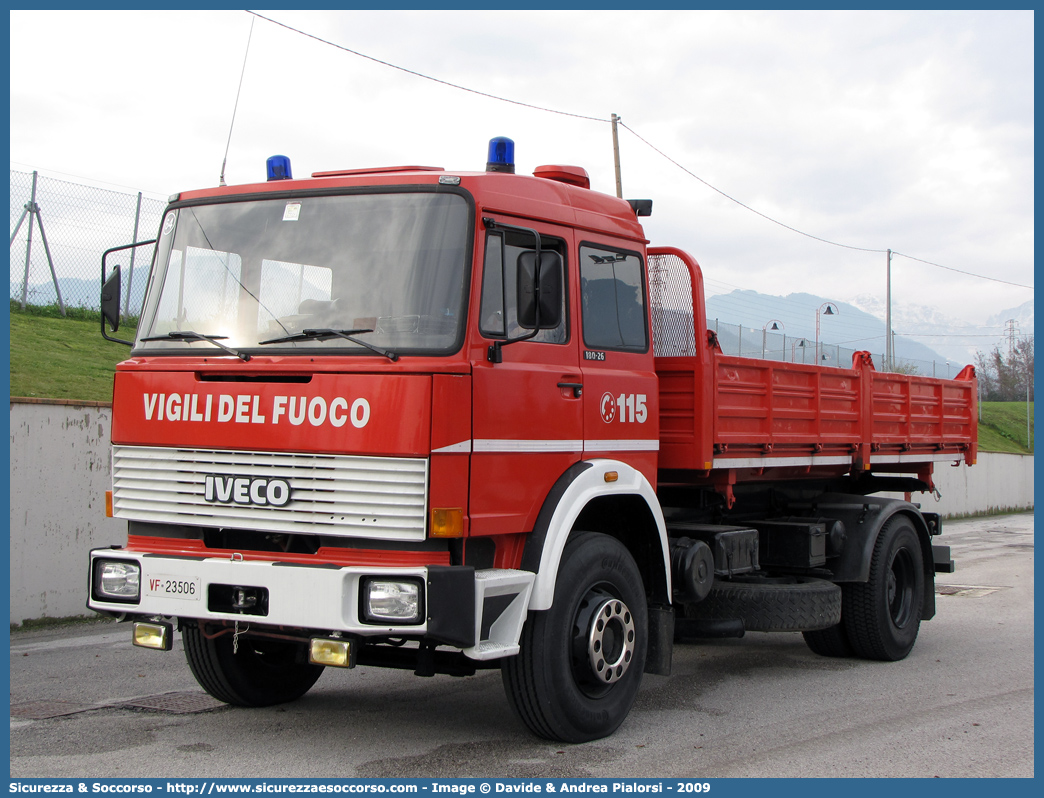 VF 23506
Corpo Nazionale Vigili del Fuoco
Iveco 180-26
Parole chiave: VF;V.F.;VVF;V.V.F.;Corpo;Nazionale;Vigili del Fuoco;Iveco;180-26