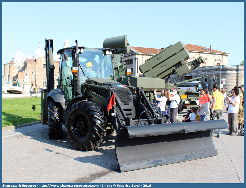 -
Esercito Italiano
Komatsu WB97S5
Parole chiave: EI;E.I.;Esercito;Italiano;Mezzi;da;Cantiere;Trasporto;Materiali;Supporto;Logistico;Komatsu;WB97S5