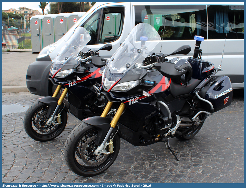 CC A4870 e CC A4874
Arma dei Carabinieri
Aprilia Caponord 1200 II serie
Parole chiave: CC;C.C.;Arma;dei;Carabinieri;Radiomobile;Aprilia;Caponord;1200