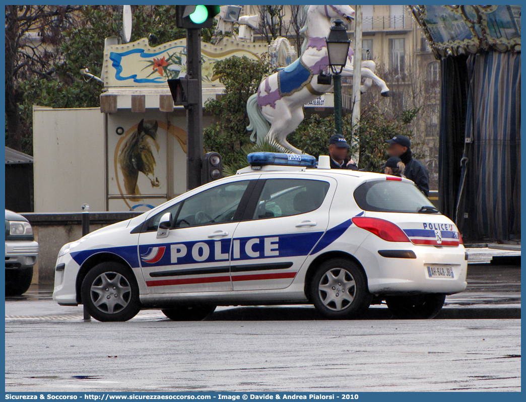 -
République Française
Police Nationale
Peugeot 308 I generation
Parole chiave: Repubblica;Francese;République;Française;Police;Nationale;Polizia;Nazionale;Peugeot;308