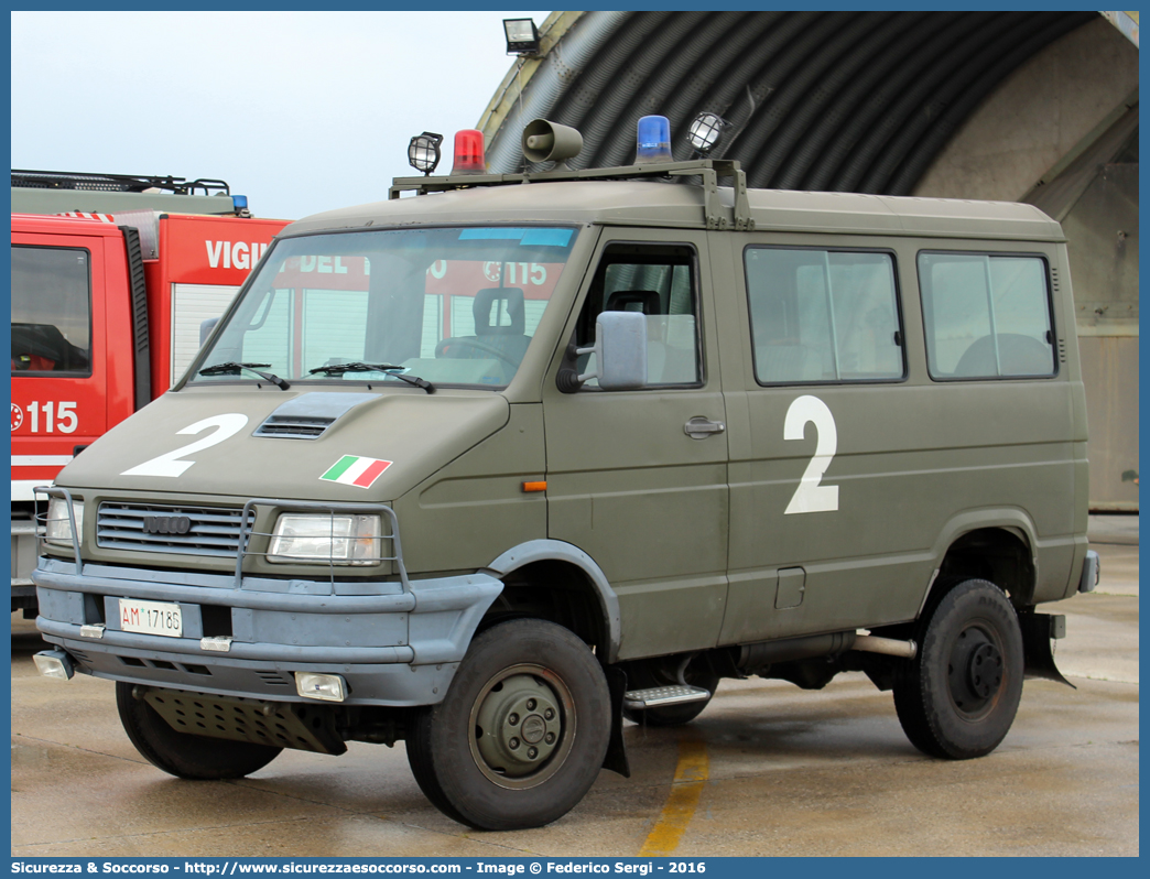 AM 17186
Aeronautica Militare Italiana
Servizio Antincendio
Iveco Daily 35-10 4x4 II serie
Parole chiave: A.M.I.;AMI;Aeronautica;Militare;Italiana;Servizio;Antincendio;Iveco;Daily;35-10;35.10;35;10;4x4